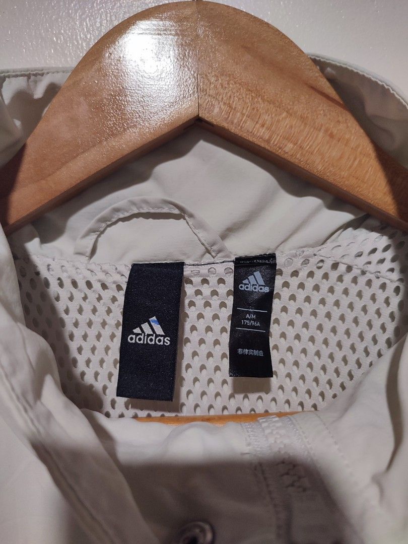 Adidas Woven Jacket (Category: Coats, Jackets and Outerwear) located in Mangaldan. Submitted by thrift.mo.ba (Listing ID 1463970326, Image 3). Description: Adidas Woven Jacket 27.5x26 (boxy fit) need wash only.