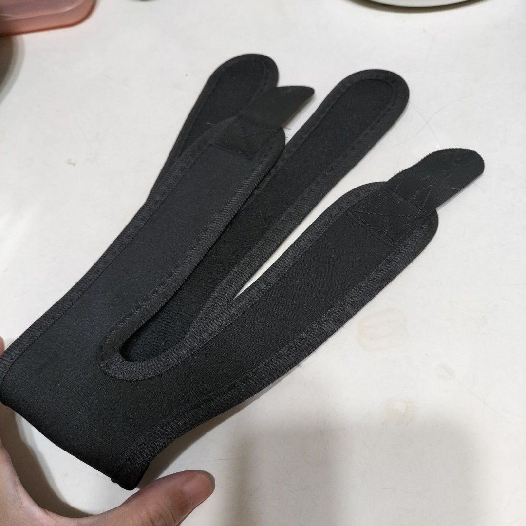 Adjustable Knee Brace Support Strap for Pain Relief (Category: Braces, Support & Protection) located in Paranaque City. Submitted by decluttering-all (Listing ID 1463981958, Image 2). Description: - Black knee brace for support and pain relief - Adjustable straps for a customized fit - Made with breathable material for comfort - Easy to put on and adjust - Suitable for sports and everyday activities - One size fits most p65 only recently bought, 