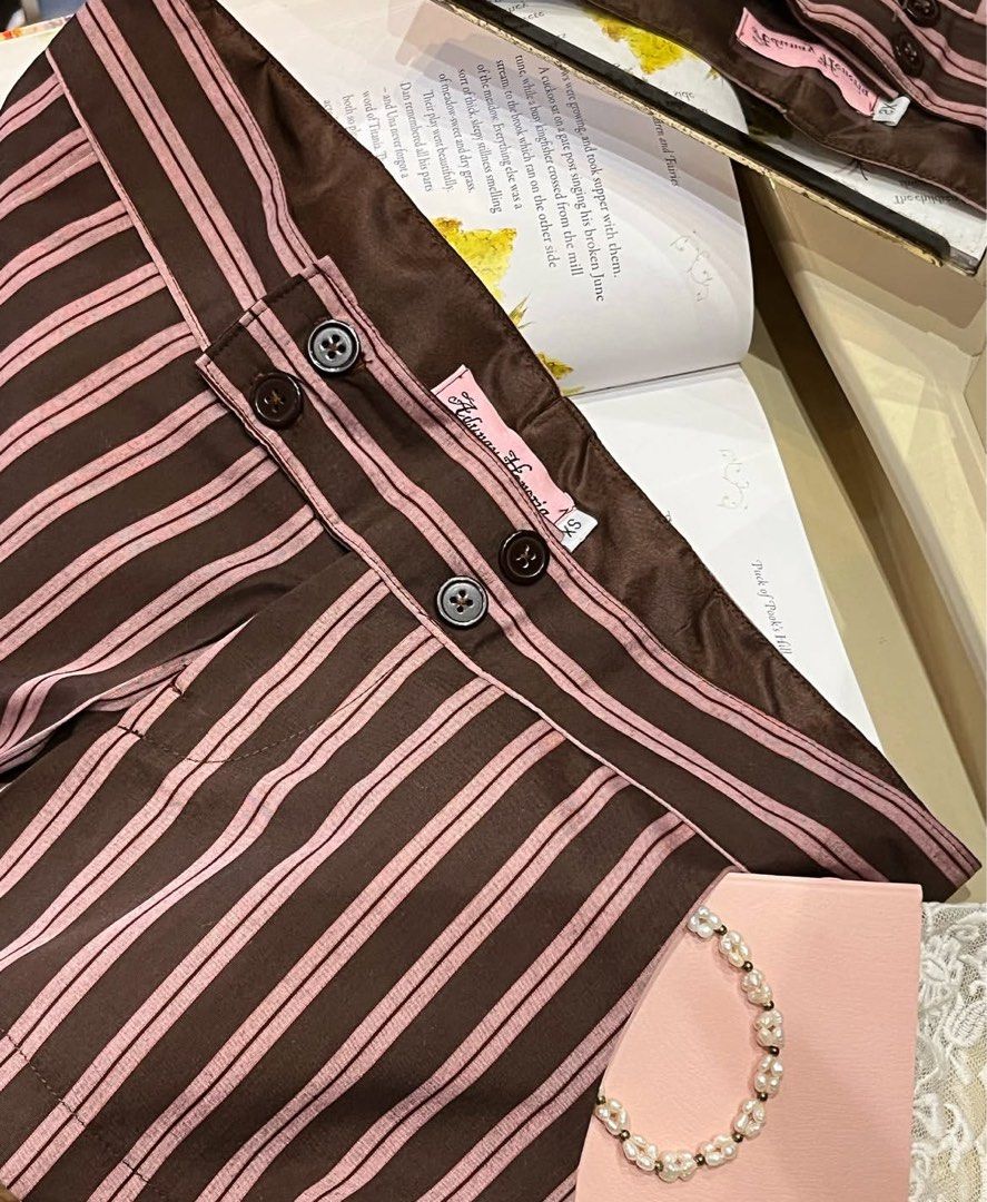 Adunay Honoria Akina shorts (Category: Shorts) located in Quezon City. Submitted by nightjarclub (Listing ID 1463970041, Image 2). Description: Adunay Honoria pink and brown akina shorts in XS Sizing: Waist - 30 Inseam - 2.5 Outseam - 9.75 brand new just fitted!! Very cute, selling it the same price I bought it (rfo: i’m usually a size xs but the inseam is too tight on me, would be selling it instead of returning and exchanging since they’re base