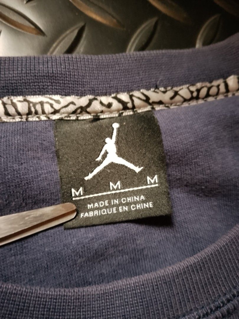 Air Jordan Crewneck Sweatshirt (Category: Activewear) located in Baguio. Submitted by bado.feels (Listing ID 1464042489, Image 3). Description: Color: Navy Blue Color Rate: 9/10 Size Medium(20x26) Sleeves 30 300+sf Baguio loc.