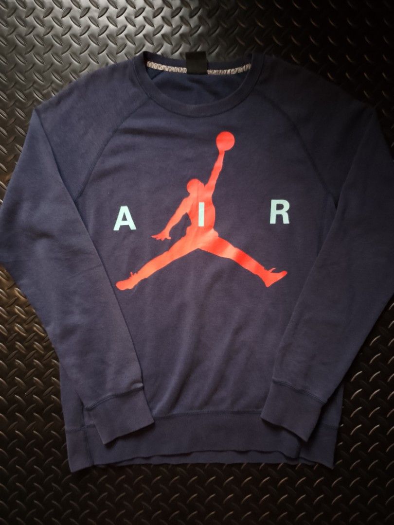 Air Jordan Crewneck Sweatshirt (Category: Activewear) located in Baguio. Submitted by bado.feels (Listing ID 1464042489, Image 1). Description: Color: Navy Blue Color Rate: 9/10 Size Medium(20x26) Sleeves 30 300+sf Baguio loc.