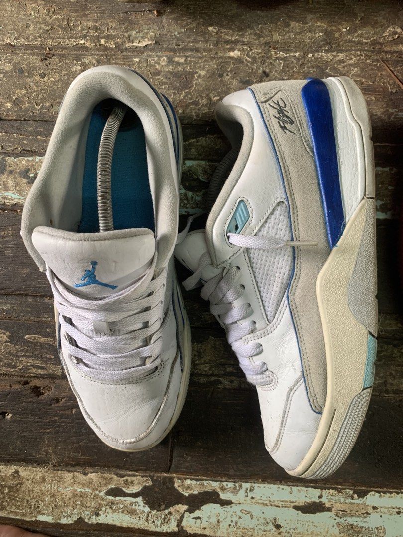 Air Jordan Flight Court (Category: Sneakers) located in Manila. Submitted by wildfire.33cd8c (Listing ID 1464126375, Image 2). Description: - White and blue Air Jordan Flight Club 91 sneakers - Classic basketball shoe design - Shows some signs of wear on soles and uppers - White laces - Perfect for casual wear or collectors.