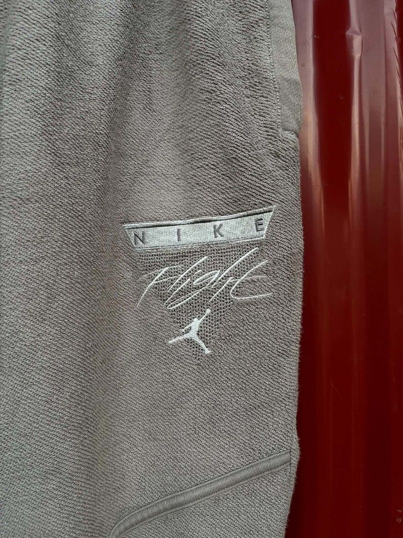 Air Jordan Flight Pants (Category: Joggers) located in Taguig. Submitted by bimbyanche19839 (Listing ID 1464021420, Image 2). Description: Air Jordan Flight Pants Size 34-38 Length 40 Color rate 9.5/10 Good Condition Complete tags No flaws 🏷️ 500php plus ship 📍Taguig Loc.