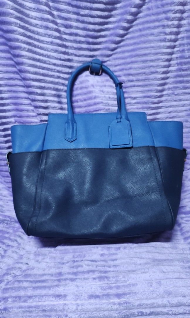 Alexander Wang Shoulder bag (Category: Shoulder Bags) located in Manila. Submitted by thecalvinedit (Listing ID 1463942503, Image 1). Description: Alexander Wang 2-Way Bag • Excellent preloved condition with only minimal signs of use • Long strap is missing • Well-maintained and still in great overall condition • Please refer to photos for the actual item condition.