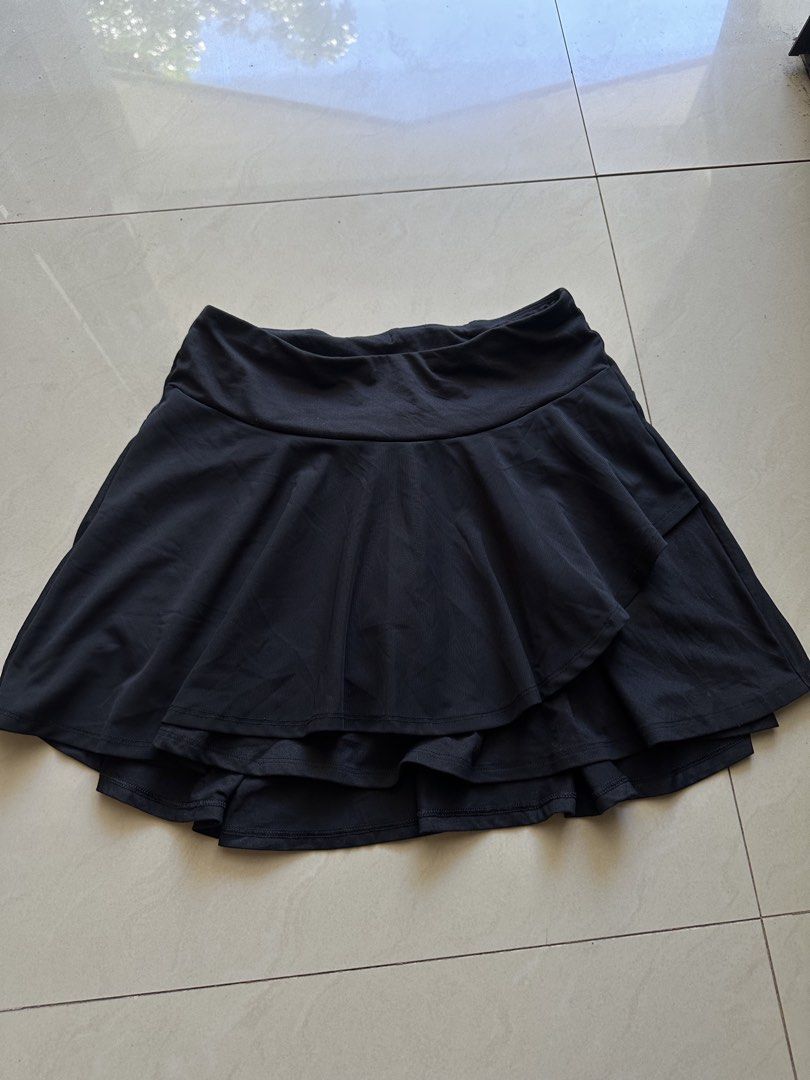 All in Motion Black Athletic Skirt26-31 (Category: Skirts) located in Rosales. Submitted by dariang22 (Listing ID 1463971473, Image 1). Description: - Brand: All in Motion - Color: Black - Size: xl sa kids. But fits to 26-30 - Design: Layered ruffle front, built-in shorts - Material: Recycled polyester and spandex blend (comfort & stretch) - Ideal for: Sports, athletic activities, or casual wear.