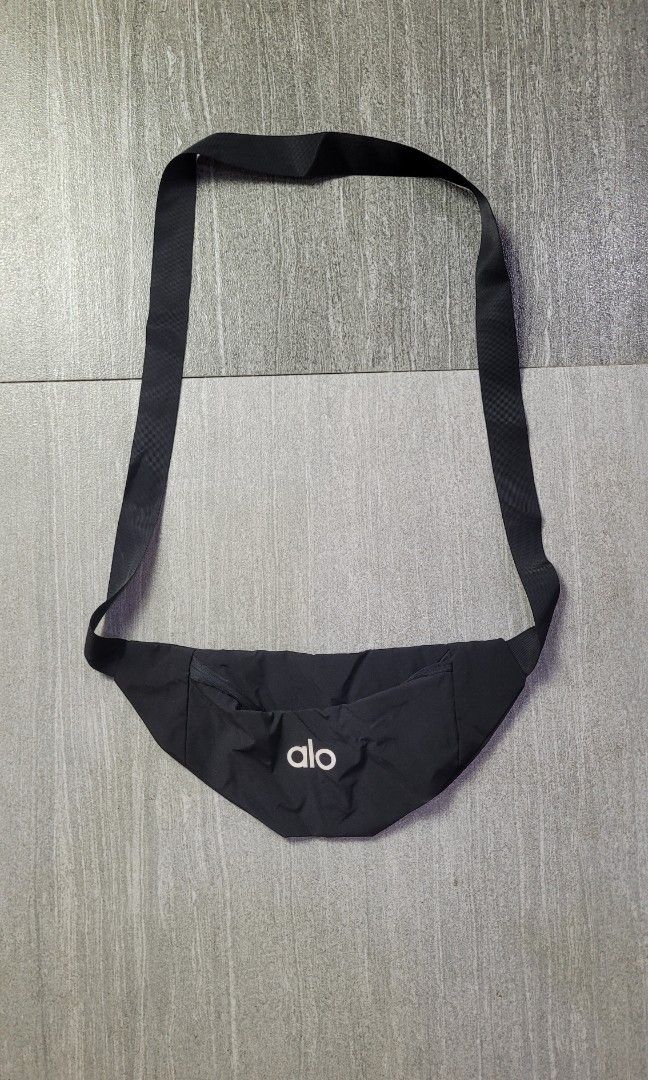 Alo Yoga Explorer Fanny Pack (Category: Sling Bags) located in Manila. Submitted by 7100treasure.co (Listing ID 1463970751, Image 1). Description: Alo Yoga Explorer Fanny Pack.