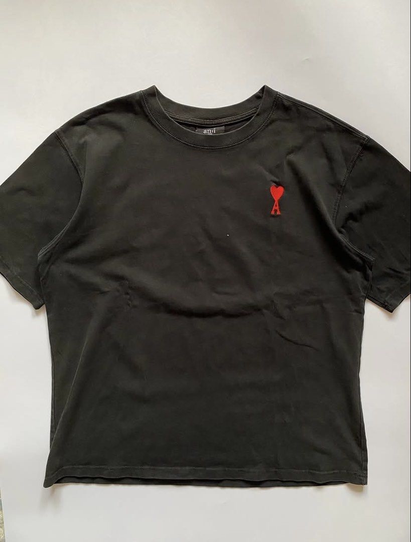 Ami Graphic Hearts T-shirt (Category: Tshirts & Polo Shirts ) located in Manila. Submitted by ecruos.s (Listing ID 1464053547, Image 1). Description: Length: 26.5 Width: 22.5 .