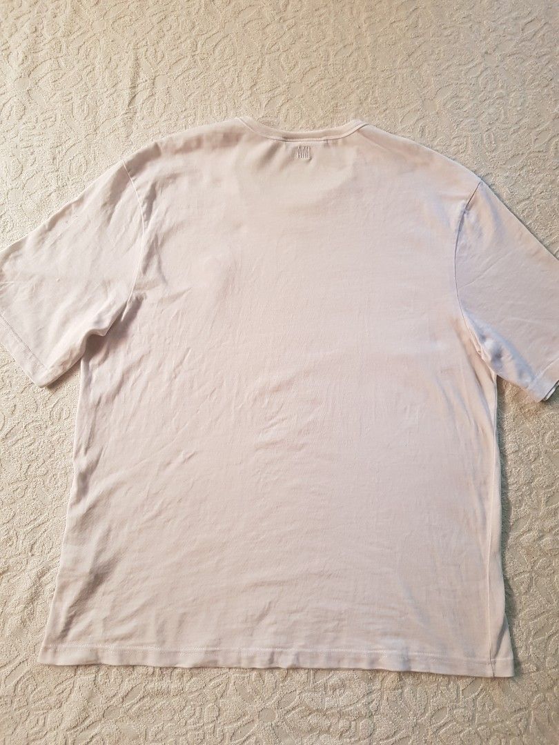 Ami Paris T Shirt (Category: Luxury Apparel) located in Santo Domingo. Submitted by jcobedoza213916 (Listing ID 1463941026, Image 2). Description: Ami Paris T Shirt Unisex Men's & Women's Width 22 Lenght 28 size on tag XL best fit LARGE-XL excellent condition color rate 9.8/10 goods as a new no issue: no pinhole no flaws no discoloration.