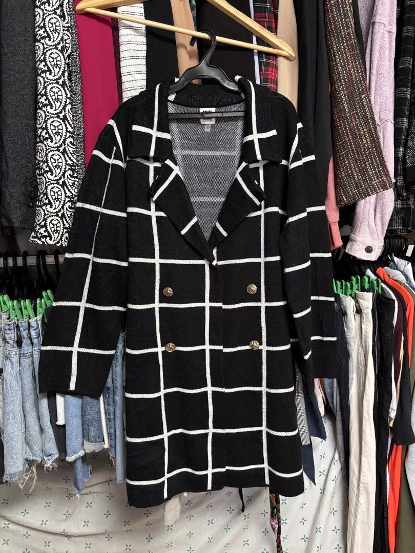 Anne klein Coat (Category: Coats, Jackets and Outerwear) located in Pila. Submitted by isabelasthriftclothes (Listing ID 1464056985, Image 1). Description: .