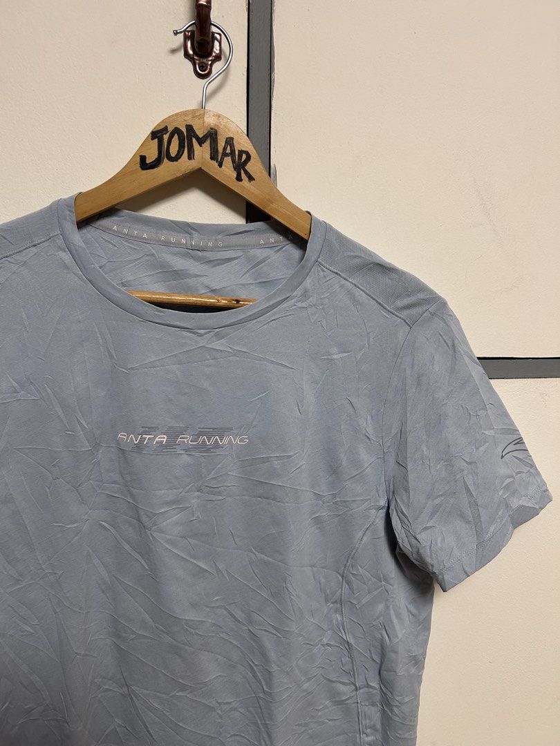 Anta Shirt (Category: Activewear) located in Jordan. Submitted by pareng_j0mar (Listing ID 1464090455, Image 2). Description: Anta Running Shirt Best Fit L M to L Like New Drifting.