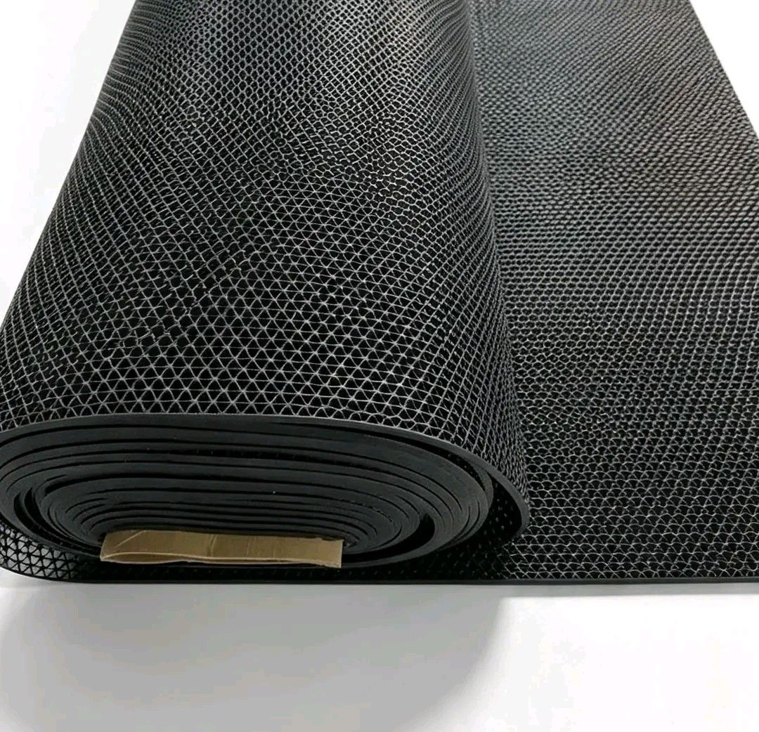anti slip rubber matting (Category: Carpets, Mats & Flooring) located in Manila. Submitted by asstditems (Listing ID 1463944281, Image 1). Description: 120x100cm @ 620p 6mm thick.
