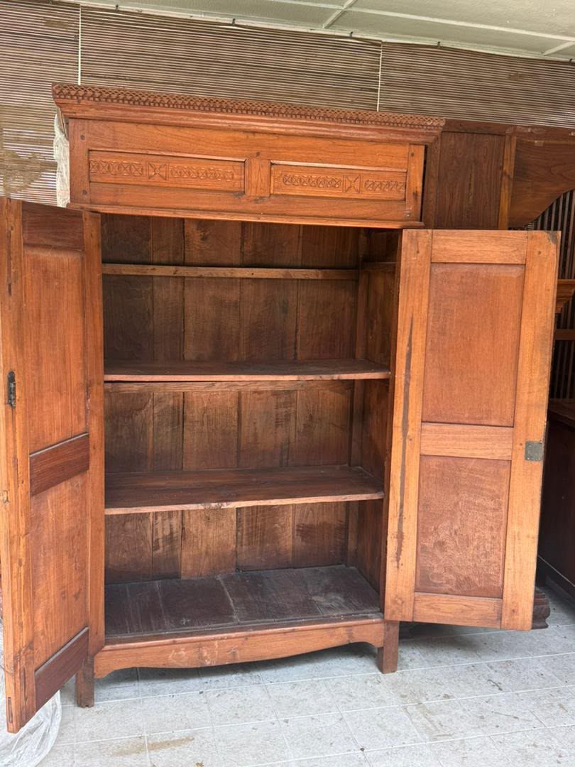 Antik Java wardrobe (Category: Other Home Furniture) located in Kuala Lumpur. Submitted by fatima_azzahra (Listing ID 1464062603, Image 3). Description: .