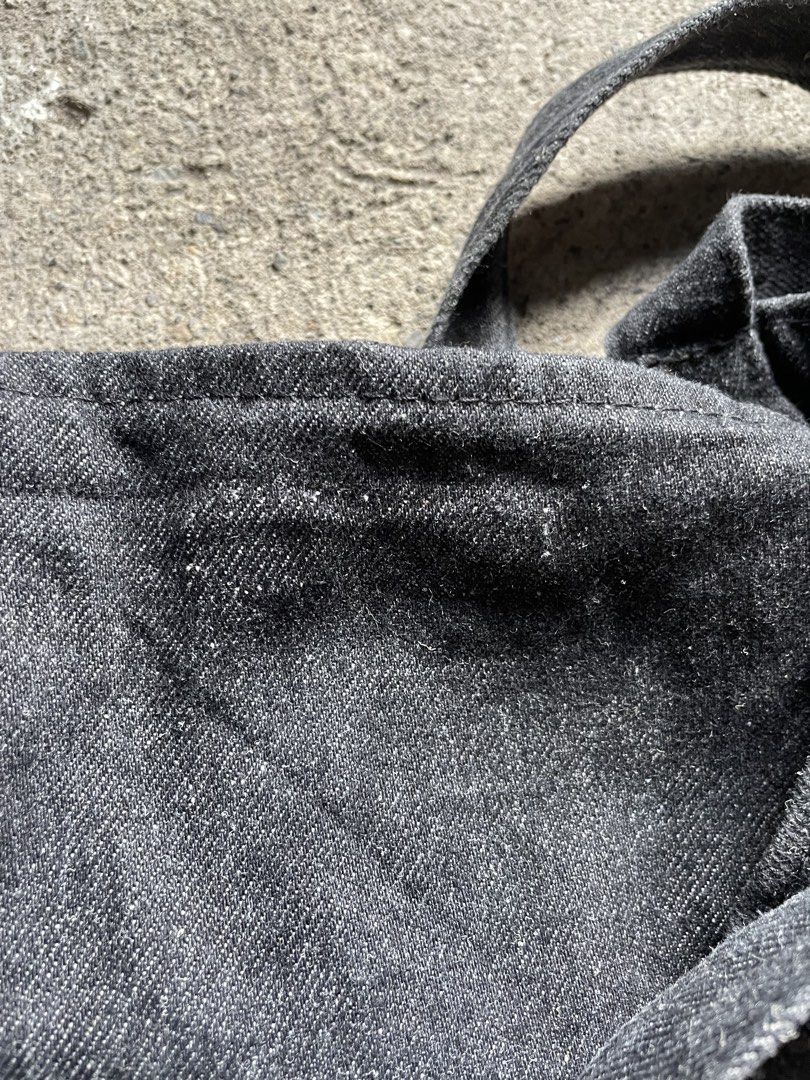 A.P.C. Denim Tote Bag (Category: Tote Bags) located in Siniloan. Submitted by rethr1ft (Listing ID 1464012745, Image 3). Description: - Cut tag - Classic A.P.C. tote bag - Dark denim material - White logo print on front - Simple and functional design - Great for everyday use - Sturdy handles - Plenty of interior space - Easy to carry.