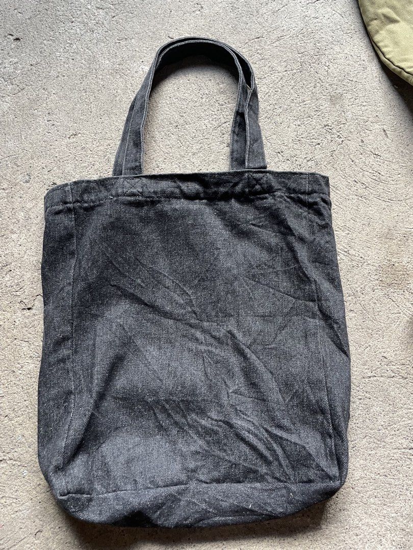 A.P.C. Denim Tote Bag (Category: Tote Bags) located in Siniloan. Submitted by rethr1ft (Listing ID 1464012745, Image 2). Description: - Cut tag - Classic A.P.C. tote bag - Dark denim material - White logo print on front - Simple and functional design - Great for everyday use - Sturdy handles - Plenty of interior space - Easy to carry.