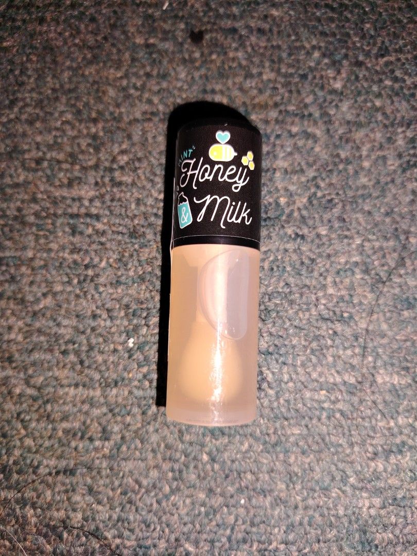 A'pieu Minty Lip Oil (Category: Makeup) located in Manila. Submitted by pinkybeautycon26 (Listing ID 1464035949, Image 1). Description: Clearance Sale shade: Minty 📥 pm for more inquiries.