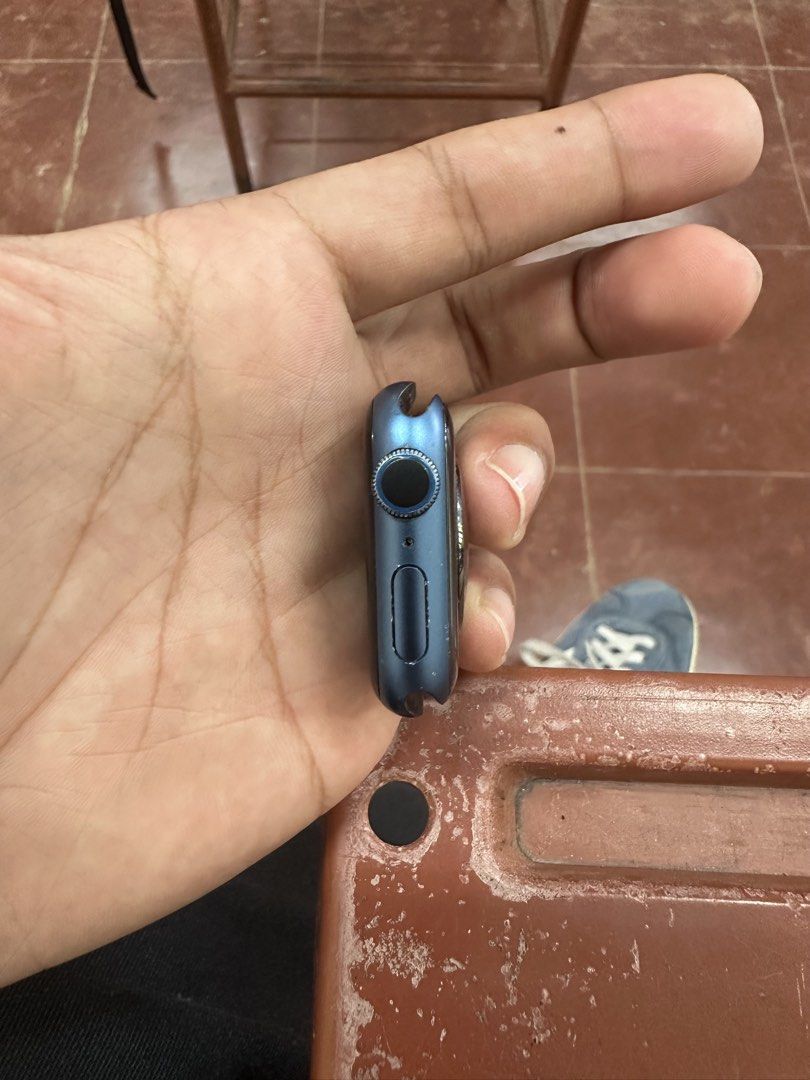 Apple Watch Series 7 41mm (Category: Wearables & Smart Watches) located in Puerto Princesa. Submitted by llllbig (Listing ID 1463982718, Image 3). Description: No issues With strap No box.