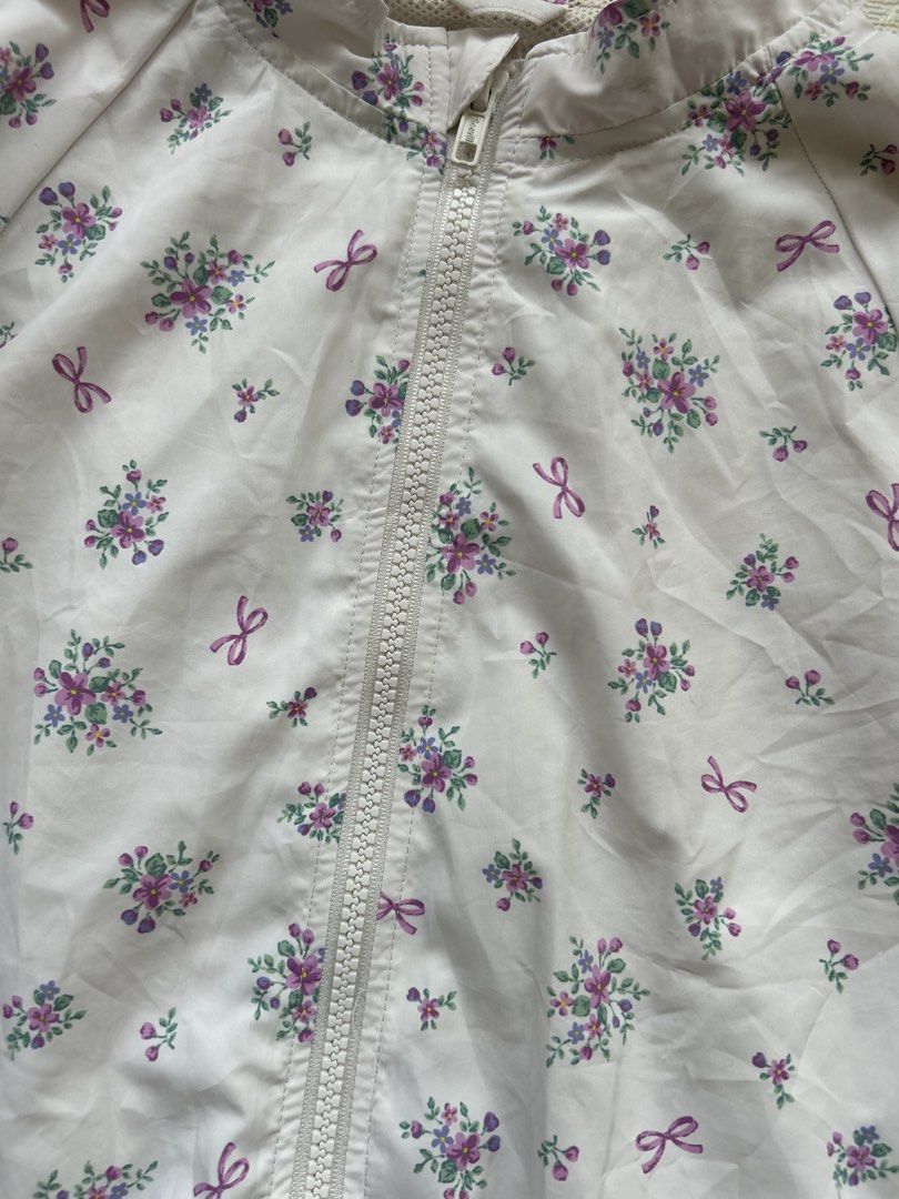 apres les cours windbreaker (Category: Babies & Kids Fashion) located in Cebu City. Submitted by yjainani (Listing ID 1463969289, Image 2). Description: lightweight floral zip-up windbreaker by apres les cours featuring a charming all-over print of pink and purple blossoms with tiny matching bows fits 4-5T.
