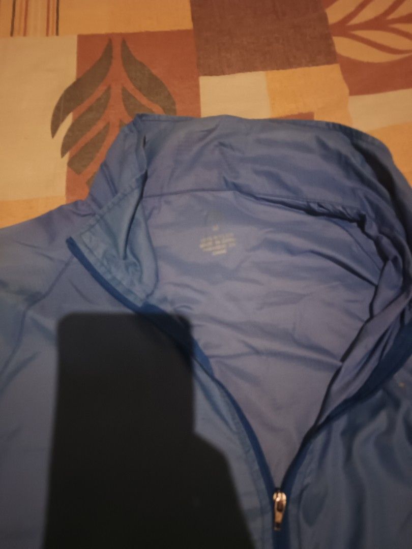 Arcteryx lightweight windbreaker jacket (Category: Activewear) located in Odiongan. Submitted by thriftngo26 (Listing ID 1463947006, Image 2). Description: arcteryx lightweight jacket.