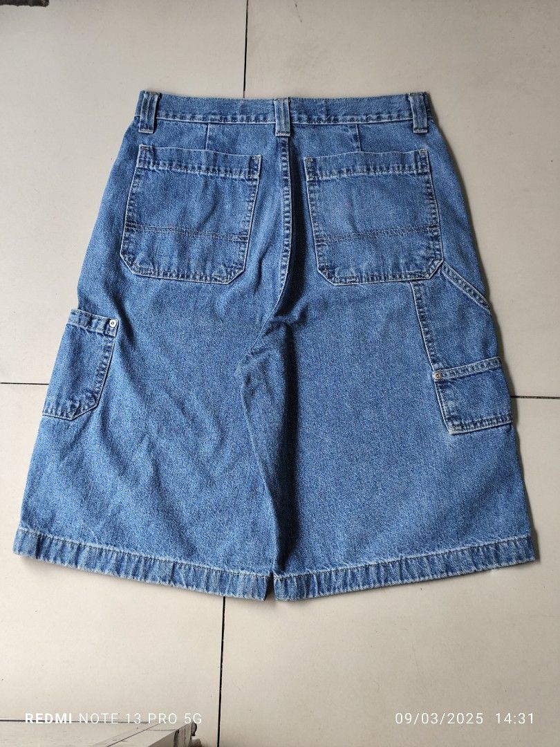 ARIZONA CARPENTER DENIM SHORTS (Category: Shorts) located in Caloocan City. Submitted by carlo_pwd (Listing ID 1464047666, Image 2). Description: ARIZONA BRAND WAIST -29-30 LENGTH -25 HEM -12 .