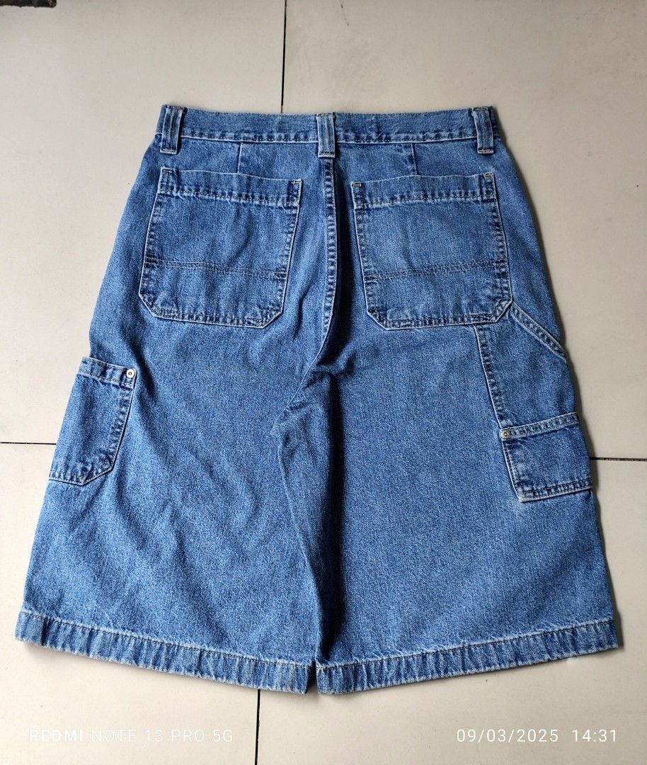 ARIZONA CARPENTER DENIM SHORTS (Category: Shorts) located in Caloocan City. Submitted by carlo_pwd (Listing ID 1464047666, Image 1). Description: ARIZONA BRAND WAIST -29-30 LENGTH -25 HEM -12 .
