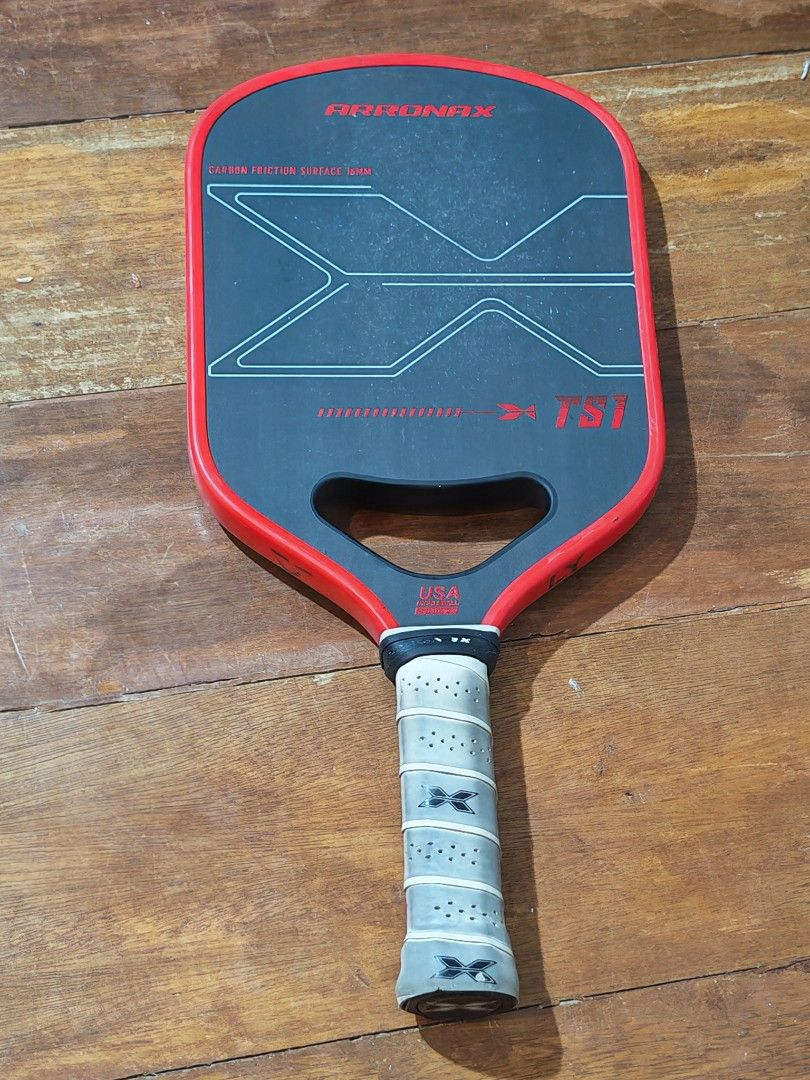 Arronax bundle (Category: Other Sports Equipment and Supplies) located in Paranaque City. Submitted by annyfd_1102 (Listing ID 1464075539, Image 2). Description: bundle 1 brand new bought it for 5500 2 used RFS: too many pickleball paddle.