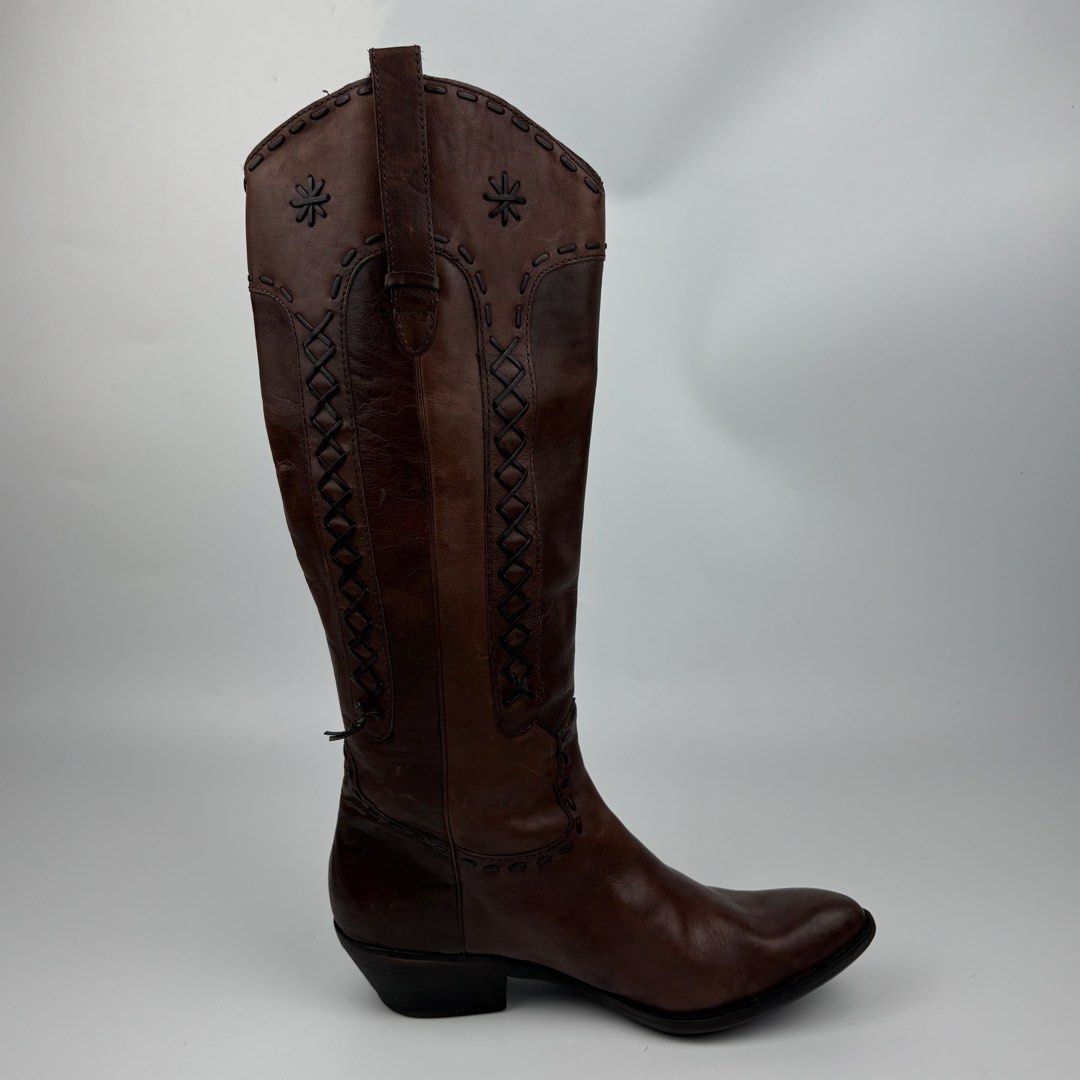 Ash Leather Western Cowboy Boots (Category: Boots) located in Bacolod City. Submitted by caast.archives (Listing ID 1464091302, Image 3). Description: Ash Leather Western Cowboy Boots Size: 37 fits 39 Condition: Excellent Flaw: None Vivienne Dior Gucci Prada Chanel Hermes .