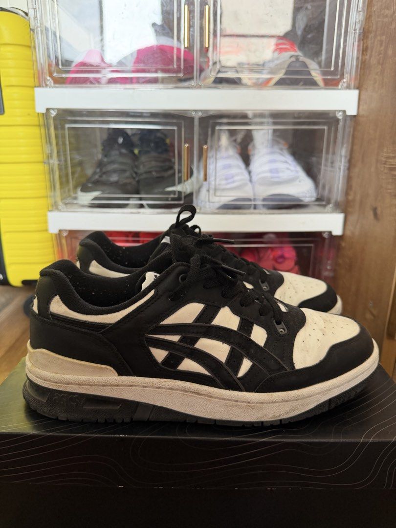Asics EX89 (Category: Sneakers) located in Quezon City. Submitted by callmeo (Listing ID 1464026601, Image 1). Description: ASICS ED89 📏 US 9 | EU 42.5 | CM 27 Black/white retro runner. Pre-loved with visible signs of use but still very wearable. The GEL-LYTE V is a retro running/lifestyle silhouette from ASICS. Price: ₱1500.