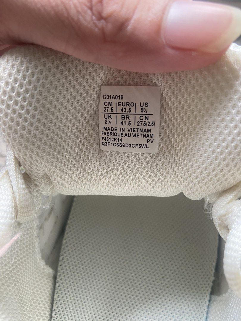 Asics Gel Kayano 14 (Category: Casual Shoes) located in Antipolo. Submitted by decluttering.67 (Listing ID 1463997493, Image 3). Description: Size 9.5 Used once No issue Thrifted pair .