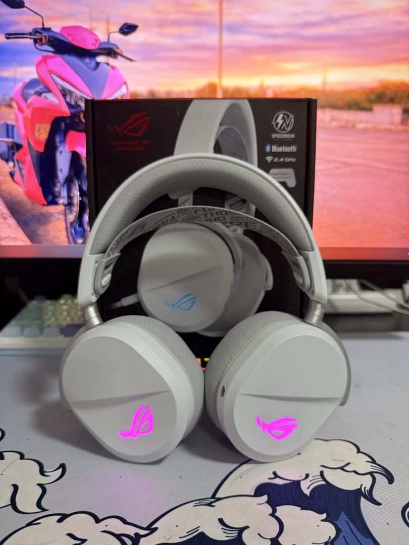 ASUS ROG Pelta Tri-Mode Gaming Headset (Category: Headphones & Headsets) located in Tagbilaran City. Submitted by rukawajbc (Listing ID 1464075886, Image 1). Description: - ASUS ROG Pelta wireless gaming headset - White color with RGB lighting - Connects via 2.4GHz wireless and Bluetooth - Excellent for gaming and music - Comes with original box Slightly negotiable.