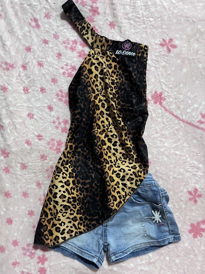 Asymmetrical leo top (Category: Sleeveless) located in Bulan. Submitted by chic.hori (Listing ID 1464065025, Image 1). Description: .
