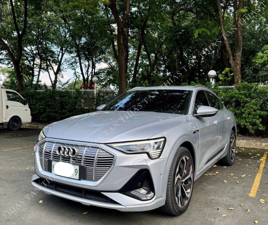 Audi E-Tron 55 Sportback Auto (Category: Used Cars) located in Quezon City. Submitted by thias.tan (Listing ID 1462779760, Image 1). Description: For Sale: 2023 Audi E-Tron 55 Sportback 20,800 km only Full EV Quattro All Wheel Drive 95 kWh gross battery capacity Dual Electric Motor 408 horsepower (300 kW) 664 Nm torque Range: 484 kilometers Bang & Olufsen Sound System 360 view camera Front and rear parking sensors Air suspension VKool Tint Tan le