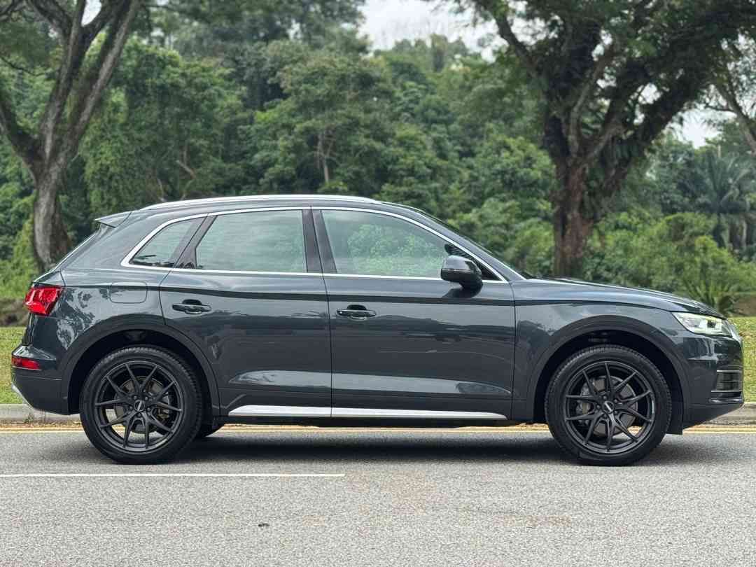 Audi Q5 2.0 TFSI qu S Tronic Sport (A) (Category: Used Cars) located in Singapore. Submitted by signaturemotors (Listing ID 1463999472, Image 3). Description: Showroom: 237 ALEXANDRA ROAD 237 Alexandra Road #02-04 Singapore 159929 Low Mileage! Agent Unit! 1 Of The Most Spacious & Sporty Looking SUV! Come With Audi Smartphone Interface. Audi Parking Aid Plus With Reversing Camera. Audi MMI Sound System. Audi Drive Select. Navigation. Cruise Contro