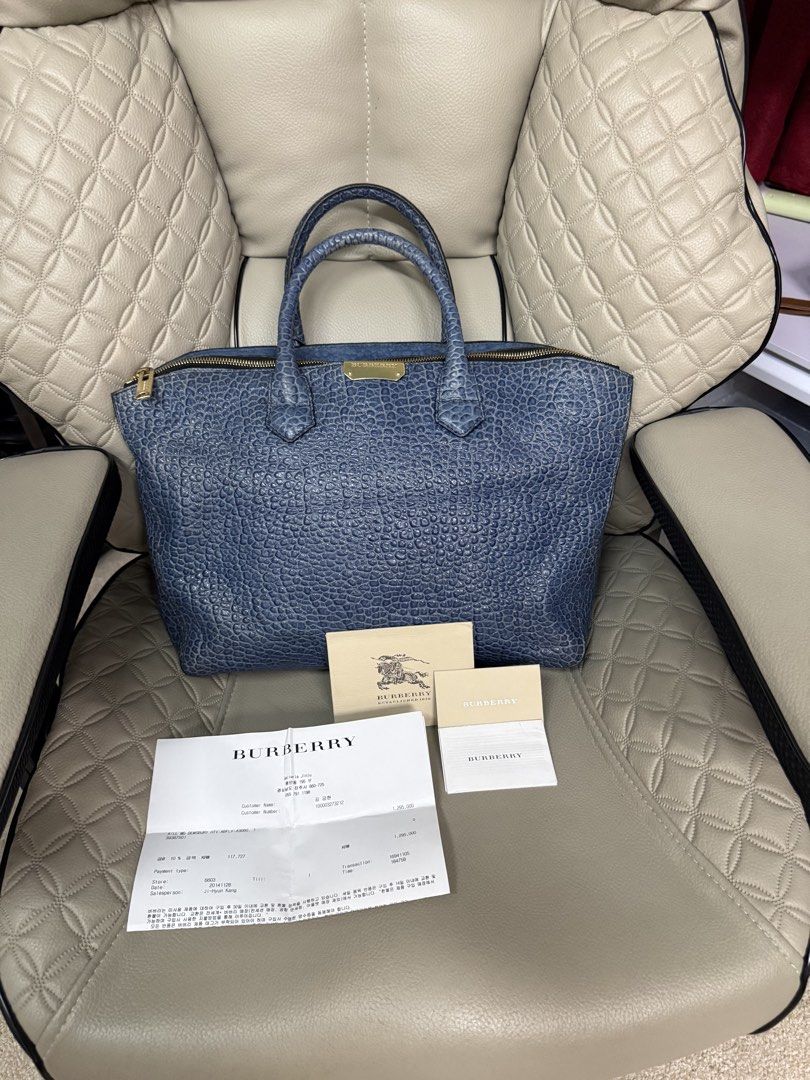 Authentic Burberry (Category: Shoulder Bags) located in Cagayan de Oro. Submitted by negosyantesibengineer (Listing ID 1463964508, Image 1). Description: .
