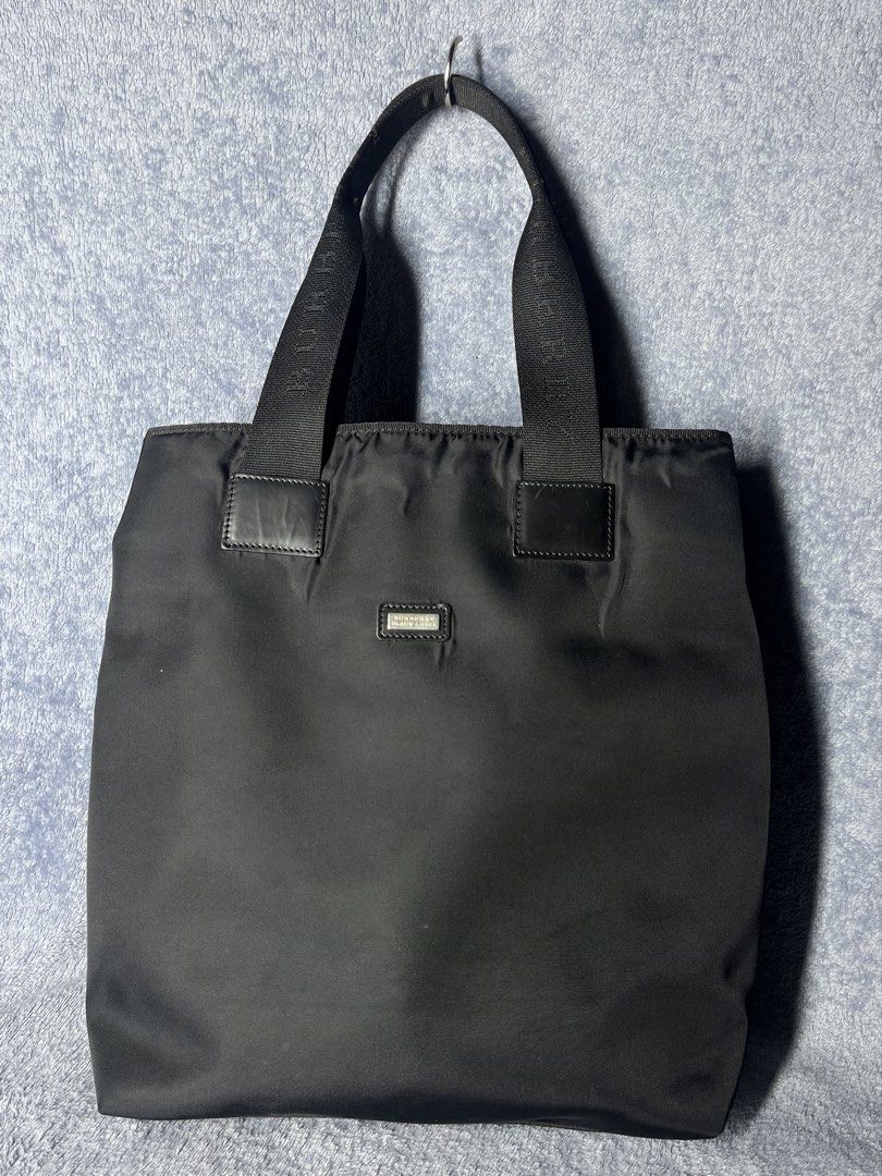Authentic Burberry Black label tote bag (Category: Luxury Bags & Wallets) located in Quezon City. Submitted by jomsellsdope (Listing ID 1463960738, Image 1). Description: Negotible .