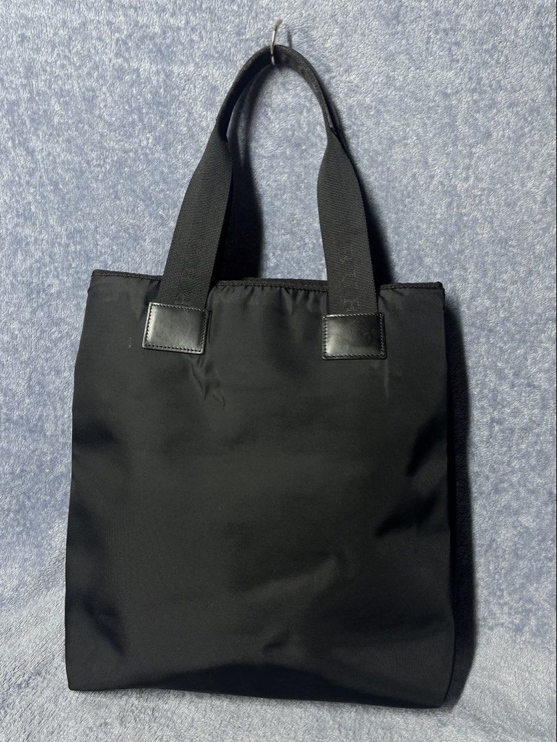 Authentic Burberry Black label tote bag (Category: Luxury Bags & Wallets) located in Quezon City. Submitted by jomsellsdope (Listing ID 1463960738, Image 2). Description: Negotible .