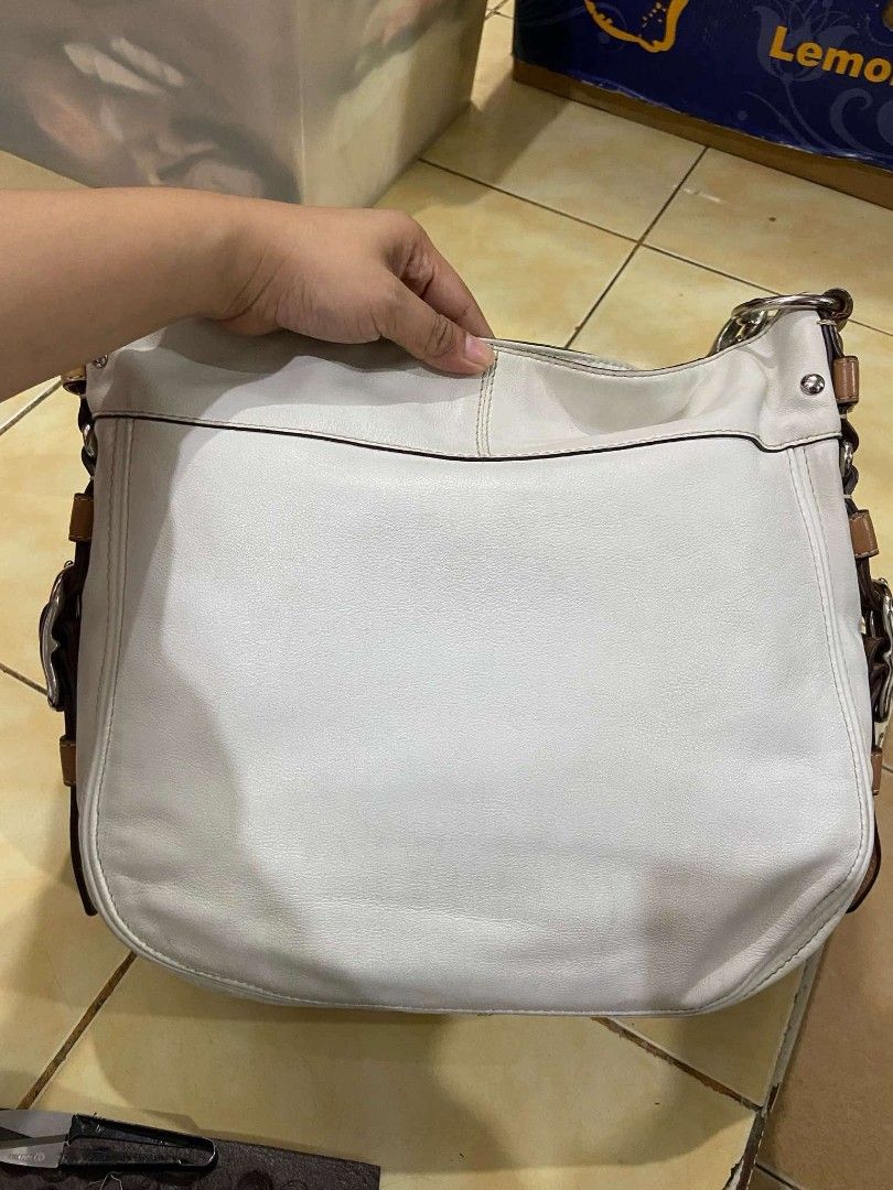 Authentic coach Like new no issue (Category: Shoulder Bags) located in Ozamiz City. Submitted by jv887961205020 (Listing ID 1463975652, Image 2). Description: free sf.
