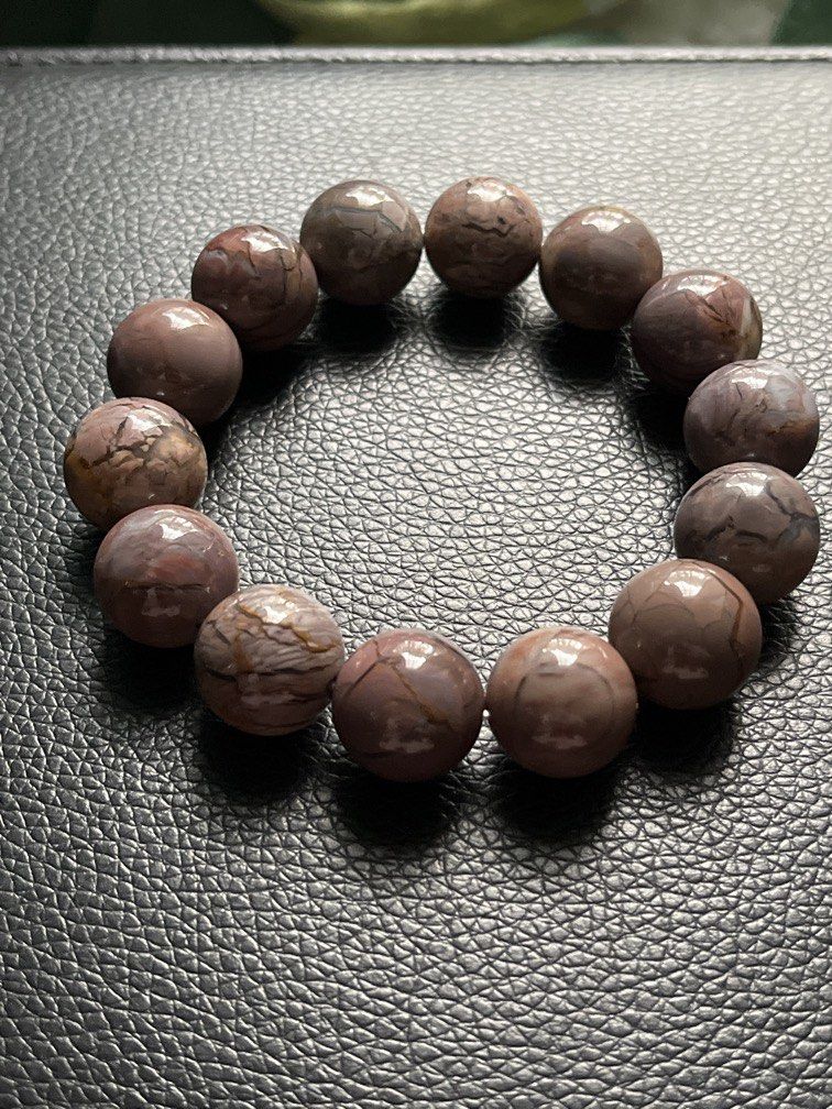 AUTHENTIC CRYSTAL 15MM Crack Alashan Agate Bracelet (Category: Bracelets) located in Marikina City. Submitted by kyanossy (Listing ID 1463979169, Image 2). Description: 16cm wrist size 15mm bead size.