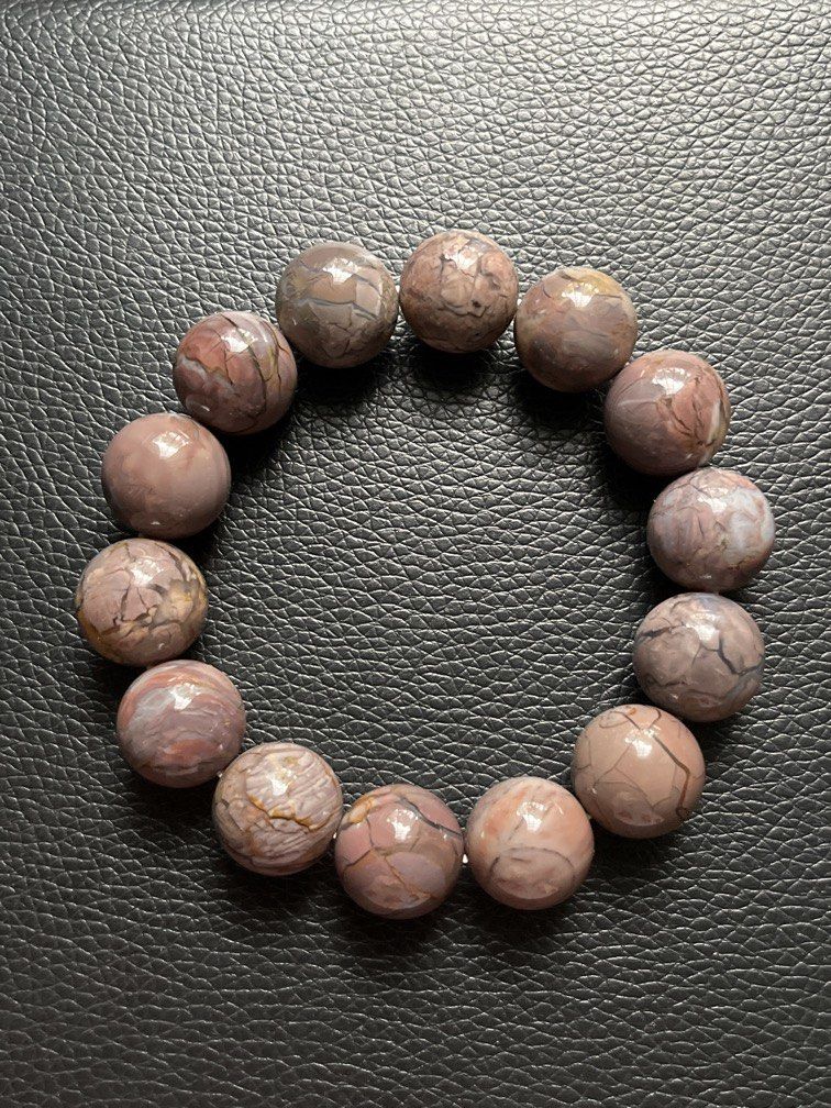 AUTHENTIC CRYSTAL 15MM Crack Alashan Agate Bracelet (Category: Bracelets) located in Marikina City. Submitted by kyanossy (Listing ID 1463979169, Image 1). Description: 16cm wrist size 15mm bead size.