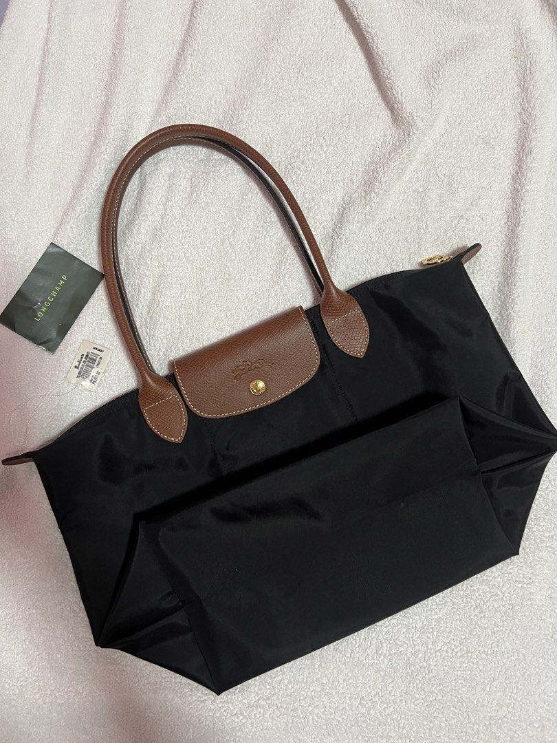 Authentic Longchamp (Category: Shoulder Bags) located in Manila. Submitted by venieeece (Listing ID 1464036314, Image 1). Description: 100% authentic Longchamp medium long handle Bought in rustans online. Can send proof of transaction still with tag no flaws few times lang nagamit with longchamp ziplock di lang napicturan .