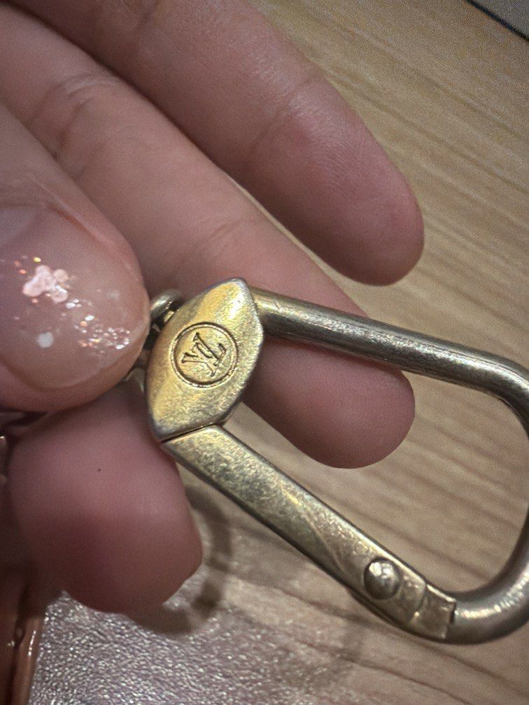 Authentic lv multicolor key cles LP (Category: Purses & Pouches) located in Quezon City. Submitted by theyellowbasket (Listing ID 1464103042, Image 3). Description: Authentic lv multicolor key cles With serial code With heat stamp Issue: repainted edging, metal tarnish, signs of use.