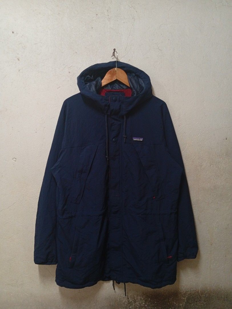 Authentic Patagonia Parka Jacket (Category: Coats, Jackets and Outerwear) located in Manila. Submitted by jaylordfermilan (Listing ID 1464021266, Image 2). Description: Cr:10/10 Dimes: 22x34 No issue as new condition.