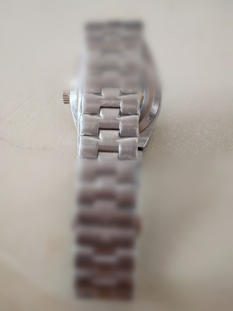 Automatic Watch Quick Release (Category: Men's Watches) located in Singapore. Submitted by freshness12 (Listing ID 1464008186, Image 1). Description: brand new unwrapped have many other models available can chat me to see.