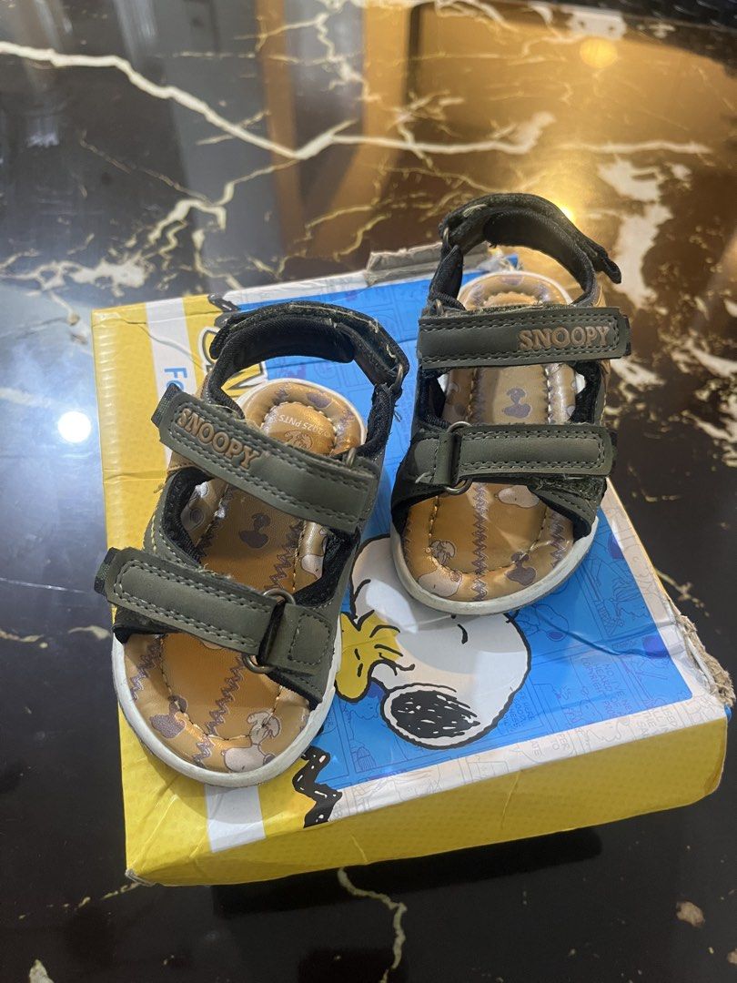 Baby sandals (Category: Babies & Kids Fashion) located in Manila. Submitted by vinemiste93788 (Listing ID 1464027427, Image 1). Description: - Adorable Snoopy sandals for kids - Army green color with fun sole prints - Size 20 - Easy-to-use velcro straps - Ideal for everyday wear - Comes with original box.