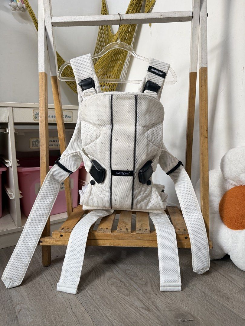 Babybjorn One Air White (Category: Carriers & Slings) located in Santa Maria. Submitted by babyshowearph_official (Listing ID 1464092583, Image 3). Description: .