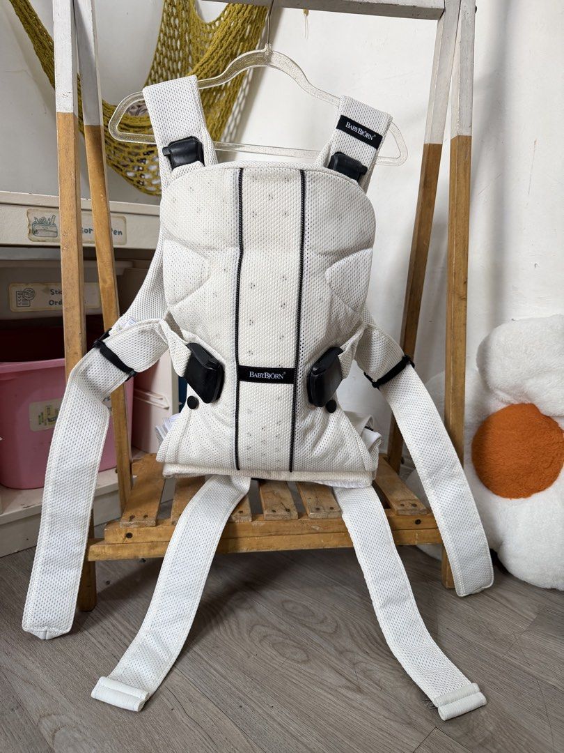 Babybjorn One Air White (Category: Carriers & Slings) located in Santa Maria. Submitted by babyshowearph_official (Listing ID 1464092583, Image 2). Description: .