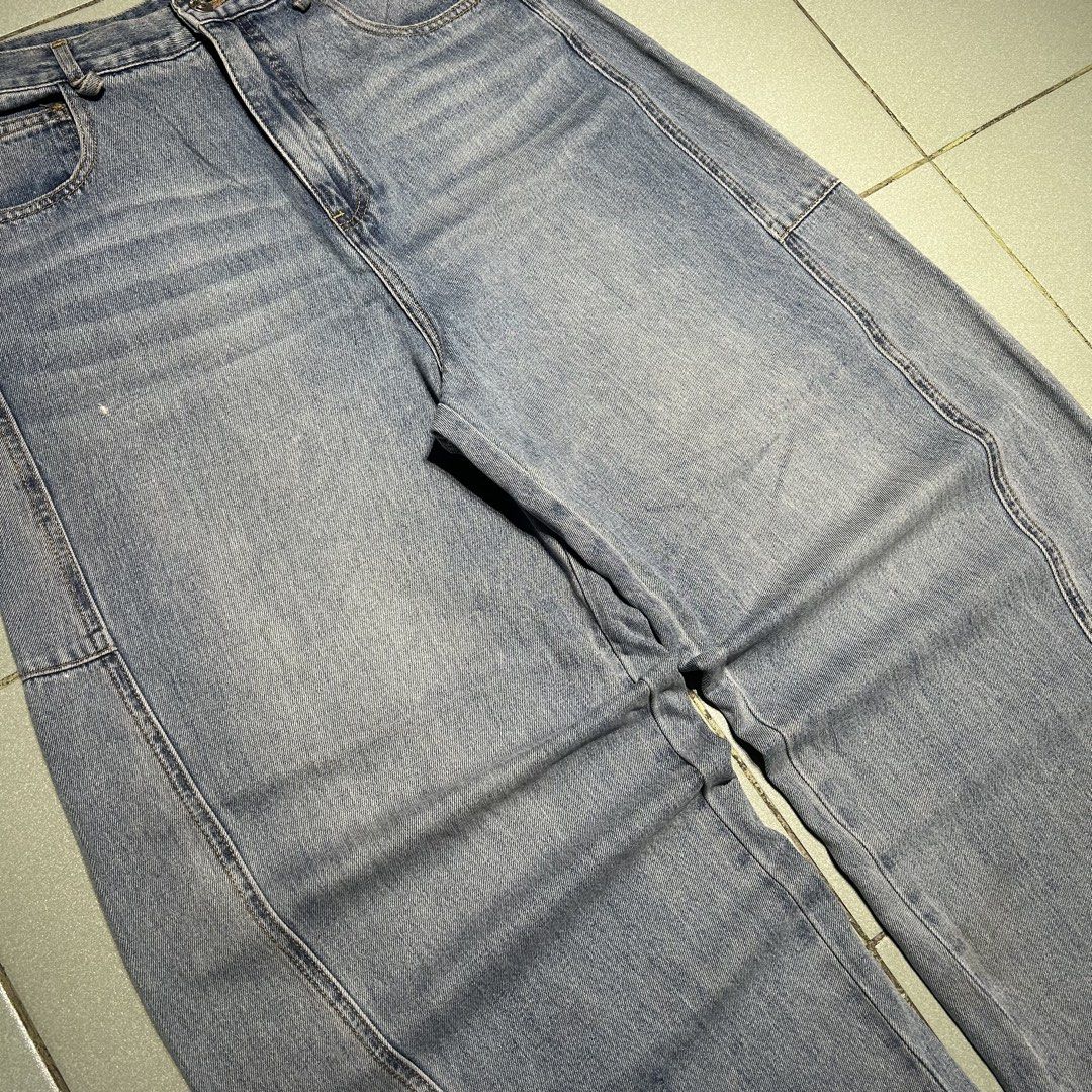 Baggy Balloon Denim Pants (Category: Jeans) located in Angeles City. Submitted by 5am.collective (Listing ID 1463971492, Image 3). Description: Baggy Balloon Denim Pants PHP 749 Only🏷️ Waist 33 Length 42 Leg Open 12 As New Condition💙.