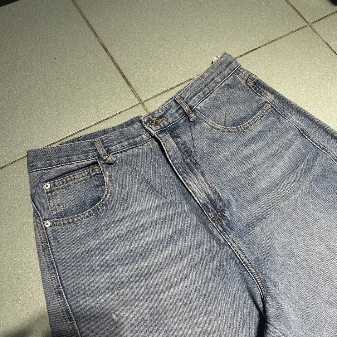 Baggy Balloon Denim Pants (Category: Jeans) located in Angeles City. Submitted by 5am.collective (Listing ID 1463971492, Image 2). Description: Baggy Balloon Denim Pants PHP 749 Only🏷️ Waist 33 Length 42 Leg Open 12 As New Condition💙.