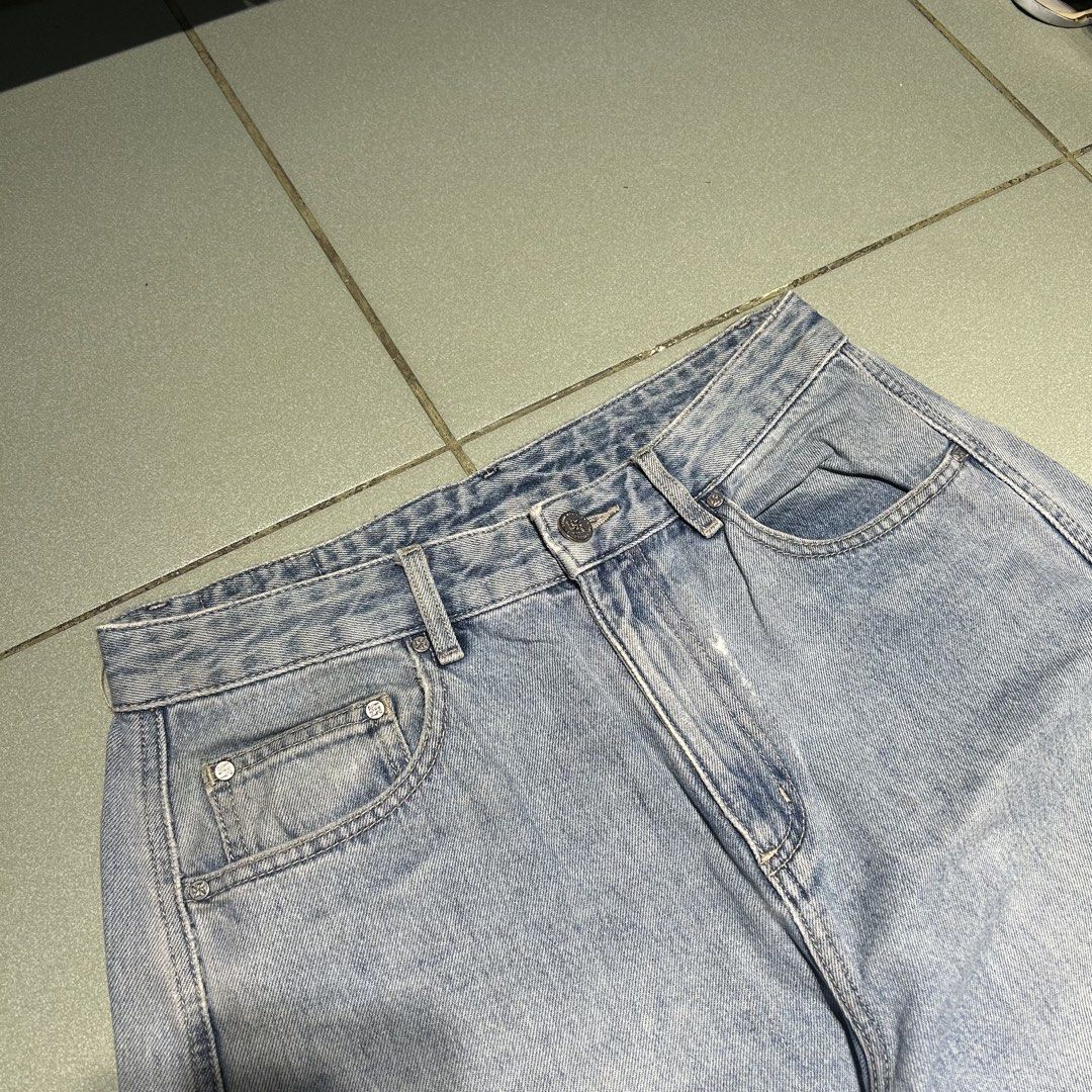 Baggy Balloon Denim Pants (2) (Category: Jeans) located in Angeles City. Submitted by 5am.collective (Listing ID 1463971665, Image 2). Description: Baggy Balloon Denim Pants PHP 749 Only🏷️ Waist 30 Length 41 Leg Open 10 Excellent Condition💙.
