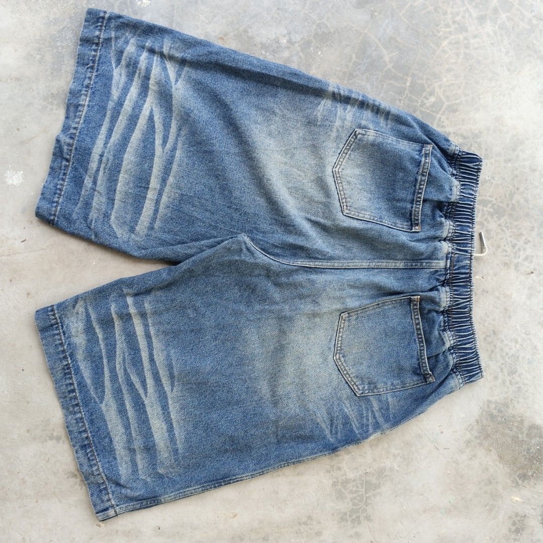 Baggy Jorts (Category: Shorts) located in Mati. Submitted by thrift_vibes (Listing ID 1463988149, Image 3). Description: NO ISSUE GOOD CONDI..