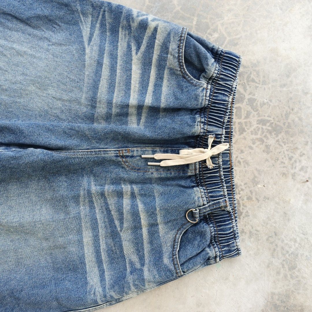 Baggy Jorts (Category: Shorts) located in Mati. Submitted by thrift_vibes (Listing ID 1463988149, Image 2). Description: NO ISSUE GOOD CONDI..